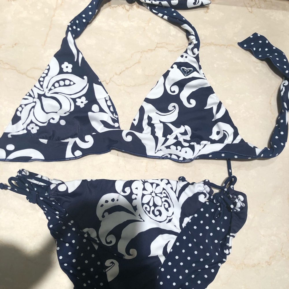 Reversible Roxy bikini - Picture 2 of 4